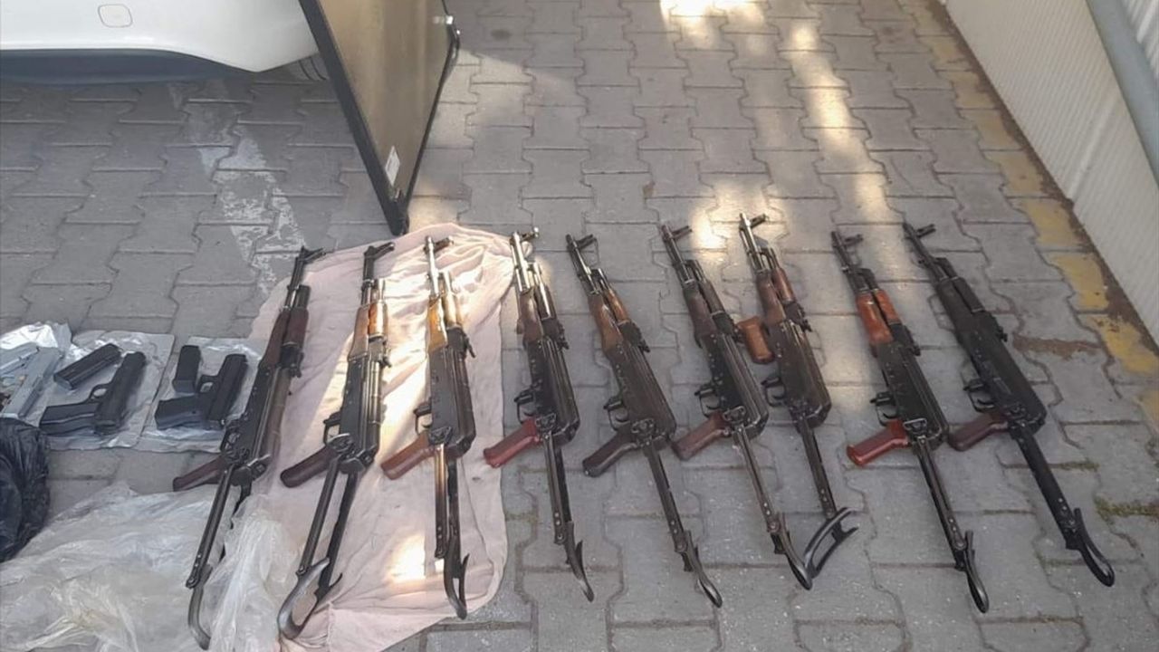 Sakarya'da Operasyonda Ele Geçirilen Silahlar