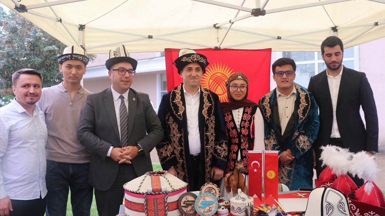 Sakarya'da Uluslararası Öğrencilerden Medeniyetler Köprüsü Programı