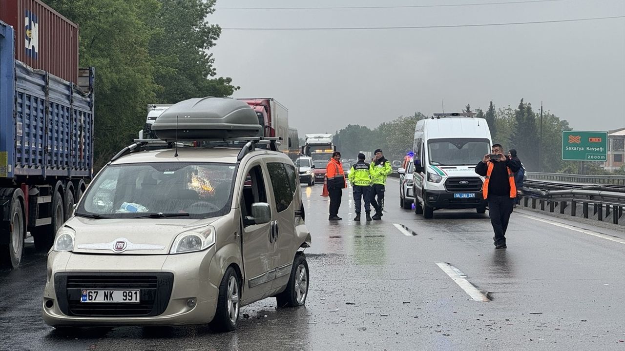 Sakarya'da Zincirleme Trafik Kazası: Ulaşım Aksadı