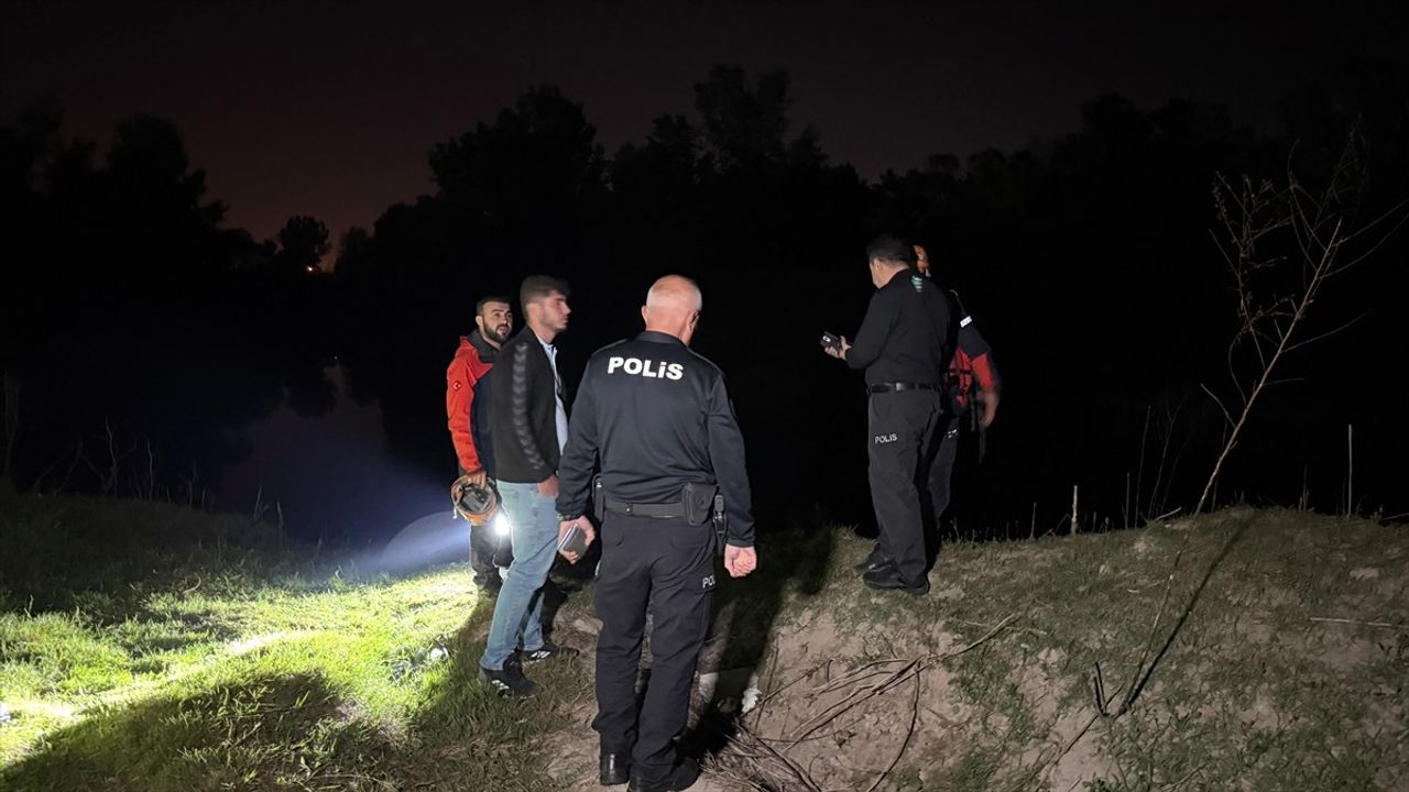 Sakarya Nehri'nde Kayıp Kişi İçin Arama Çalışmaları Devam Ediyor