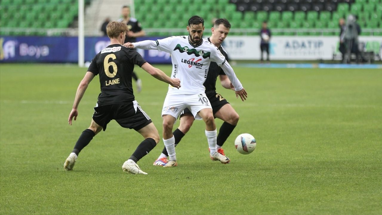 Sakaryaspor Son Haftada Esenler Erokspor'u Geçti