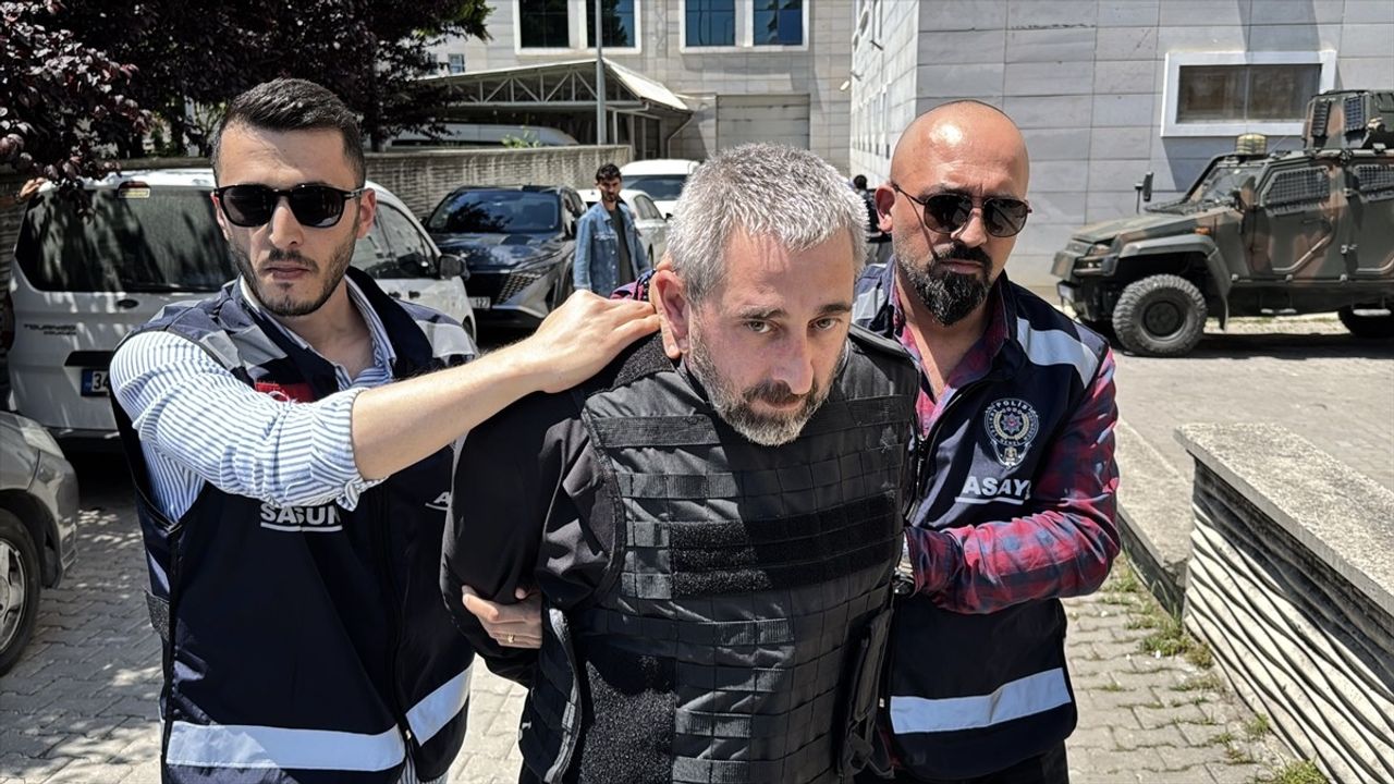 Samsun'da Kardeş Katili Adliye Kapısında