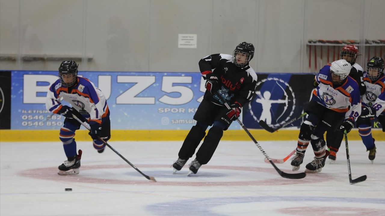 Samsun'da U14 Buz Hokeyi Türkiye Şampiyonası Başladı