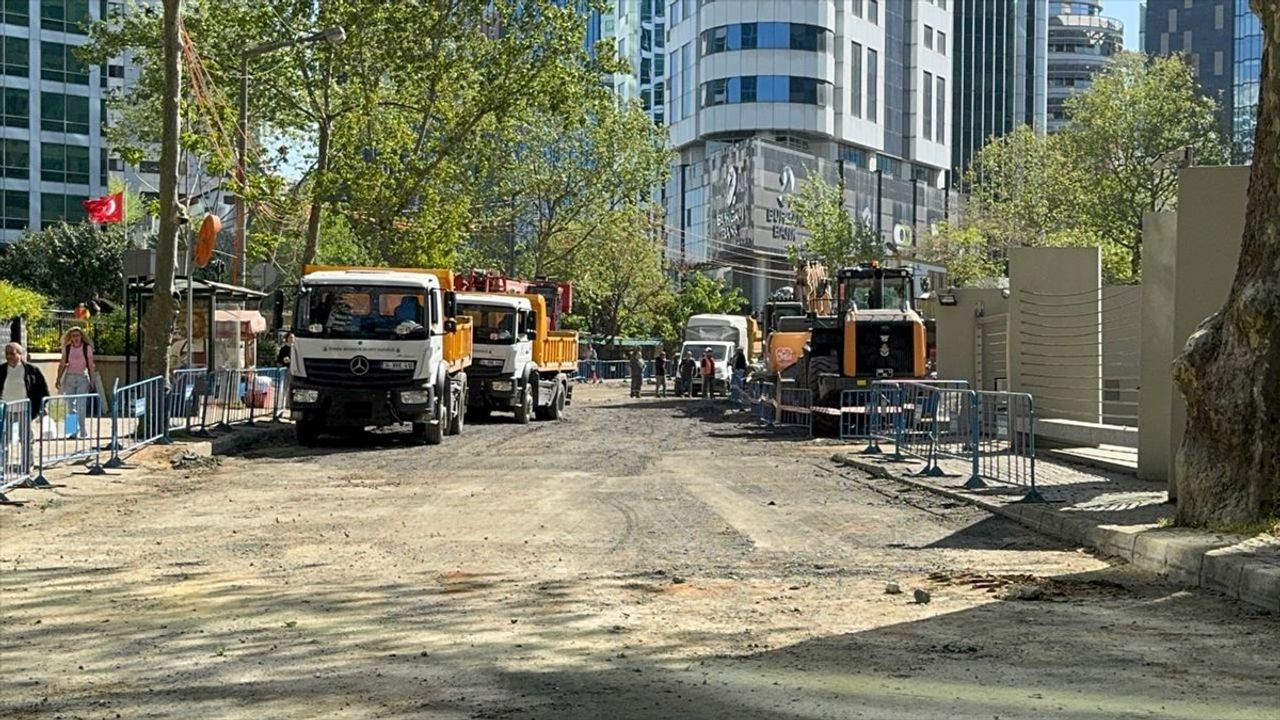 Sarıyer'de Yol Çökmesi: Ekipler 4. Gündeler