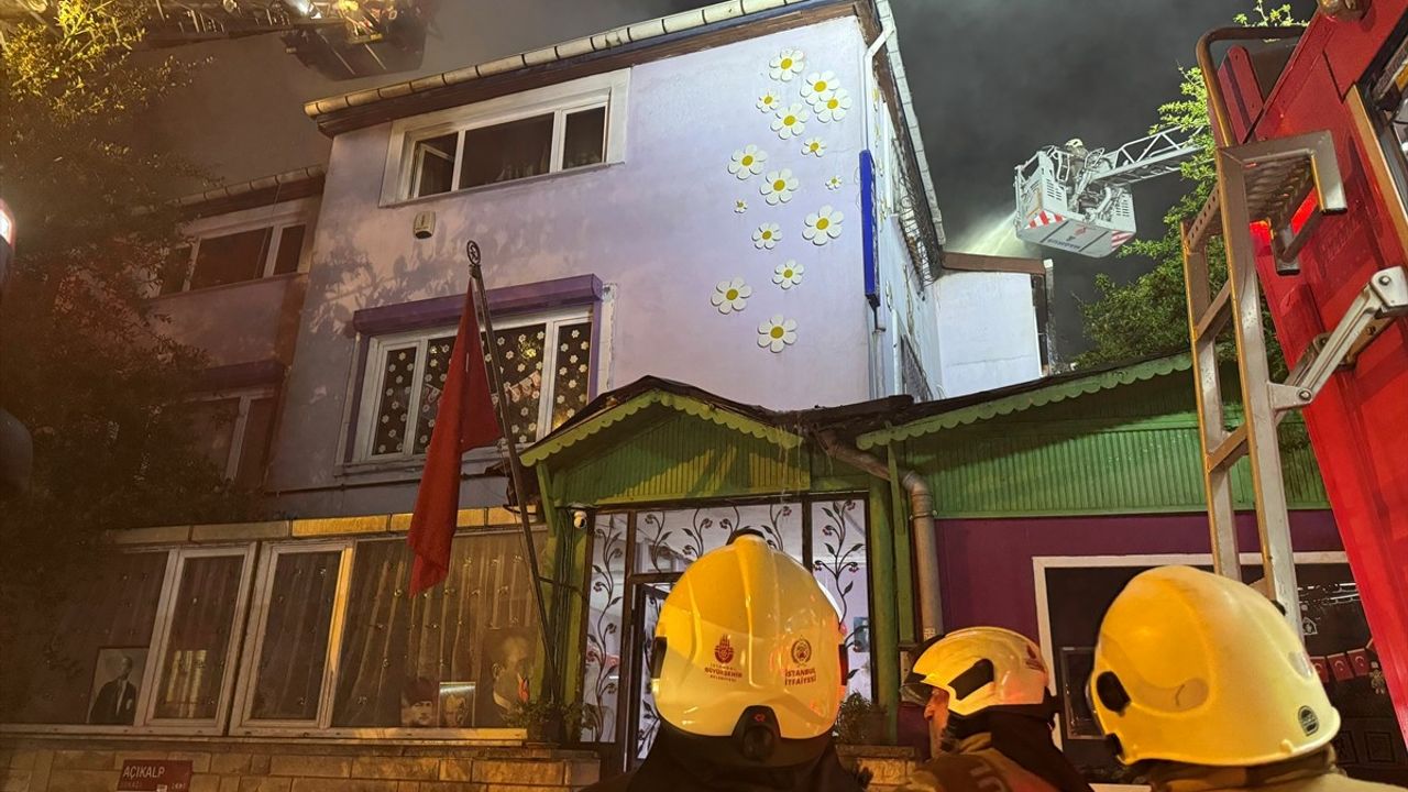 Sarıyer'deki Anaokulunda Çıkan Yangın Kontrol Altına Alındı