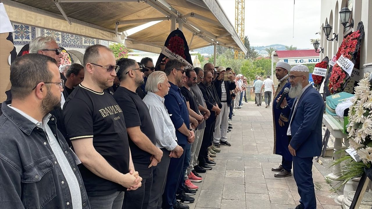 Şarkıcı Şimal Gülen Aydın'da Son Yolculuğuna Uğurlandı