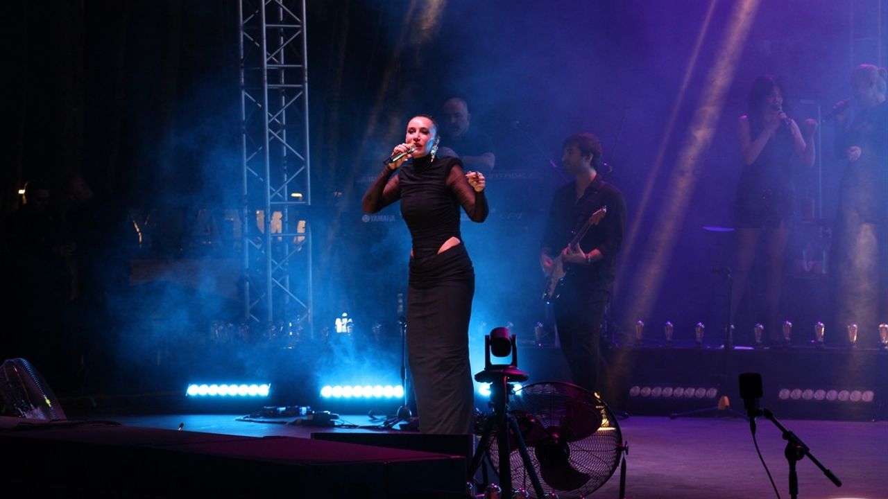 Sıla Antalya'da Unutulmaz Bir Konser Verdi