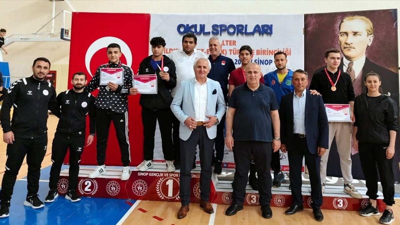 Sinop'ta Halter Şampiyonası Başarıyla Tamamlandı