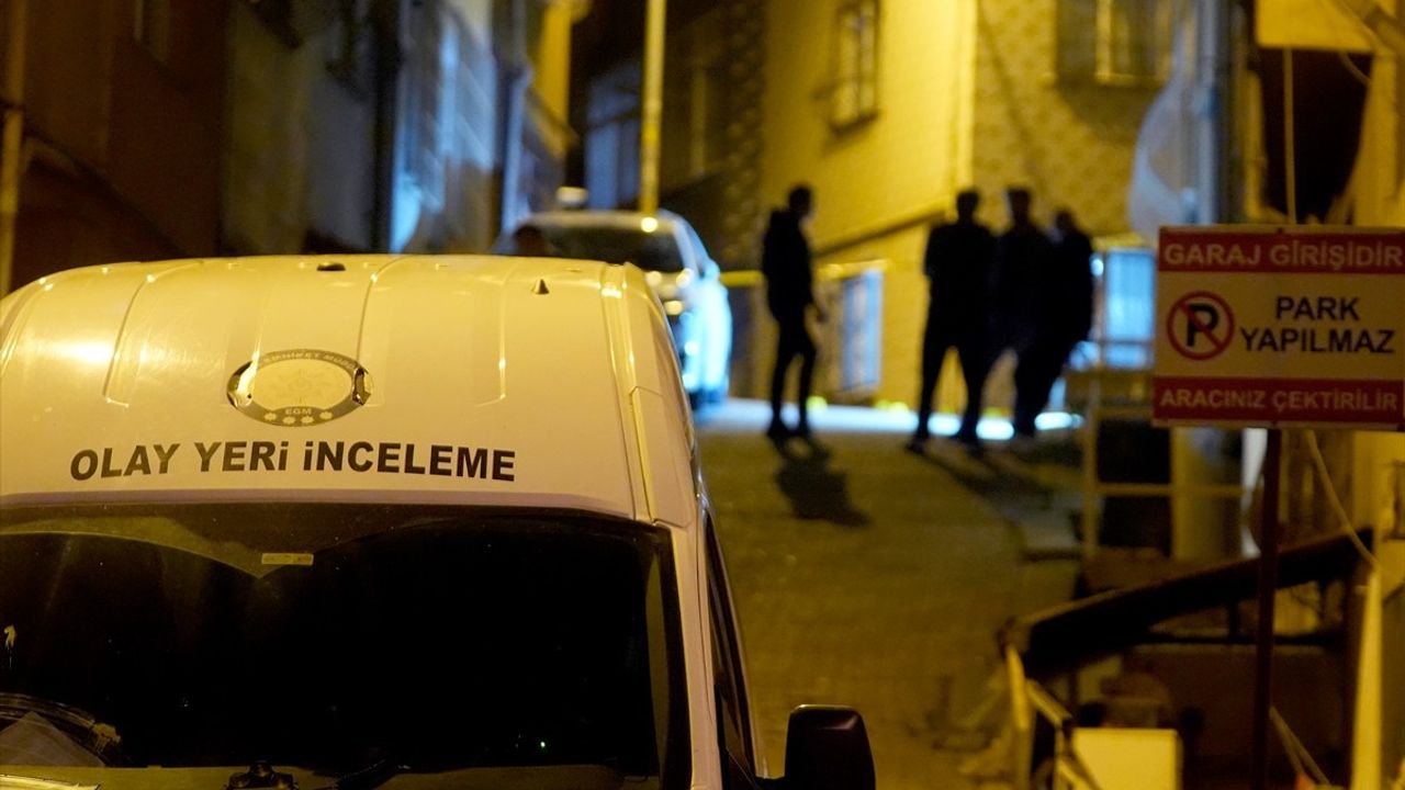 Şişli'de Polisle Çatışma: Silahlı Kişi İkna Edilerek Gözaltına Alındı