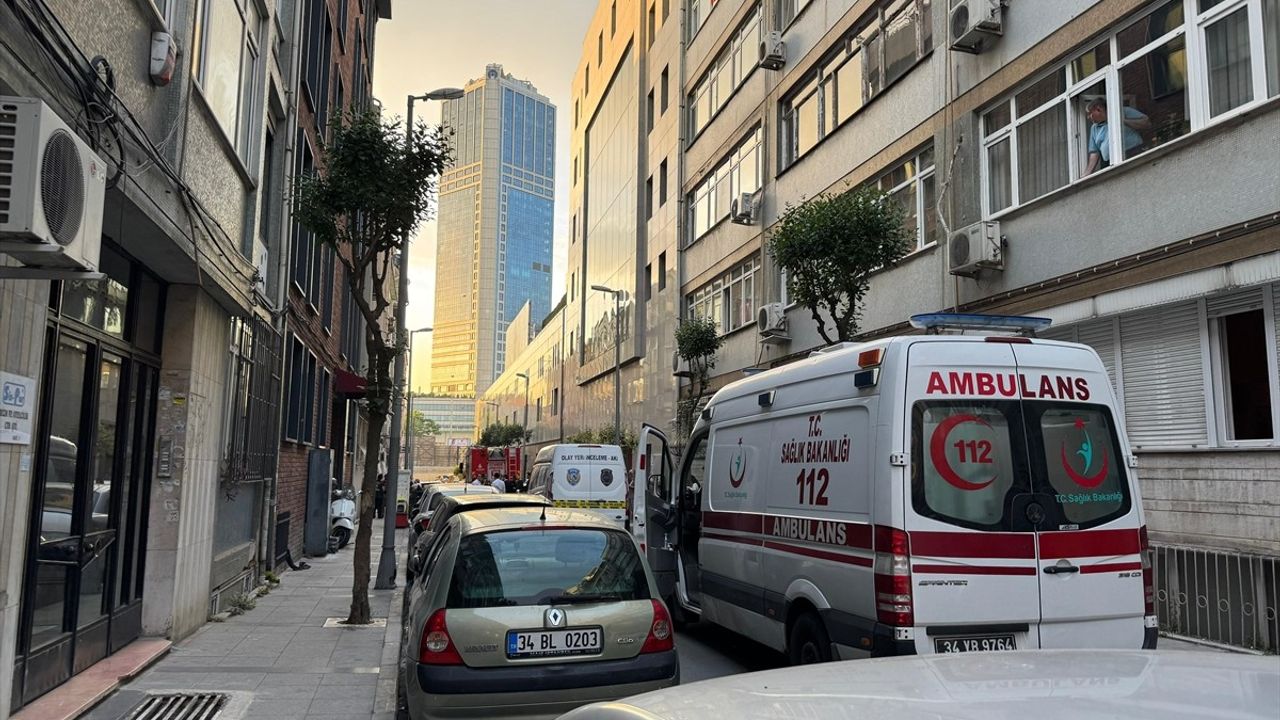 Şişli'deki Apartman Yangınında Yaşlı Kadın Hayatını Kaybetti