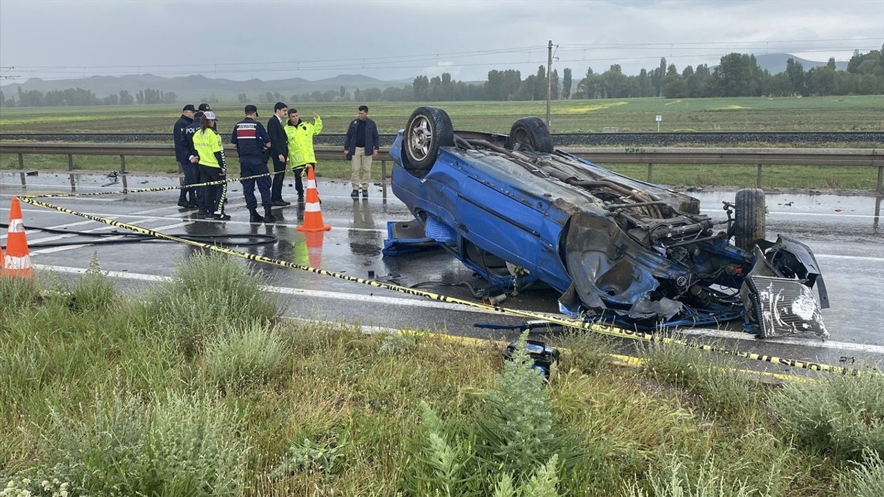 Sivas'ta Trafik Kazası: 1 Ölü, 4 Yaralı