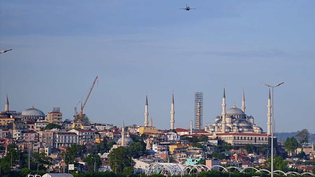 SOLOTÜRK İstanbul'un Fethini Kutladı