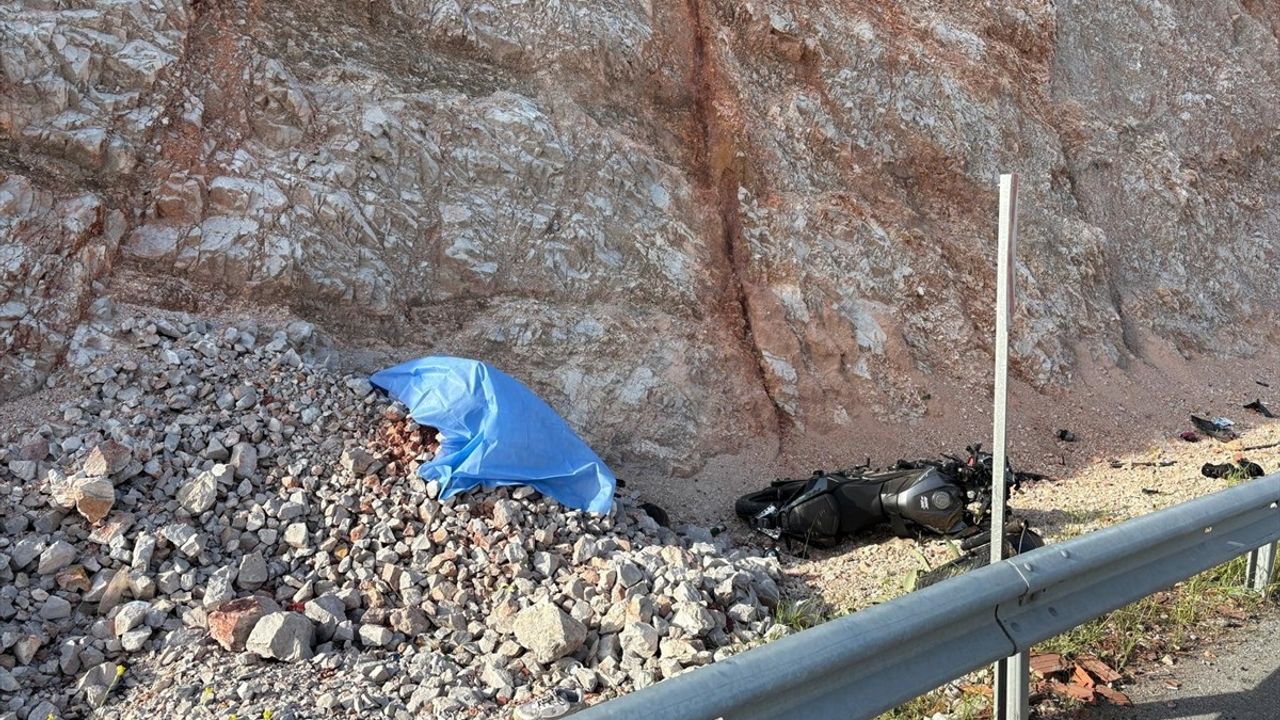 Soma'da Motosiklet Kazası: 1 Ölü, 1 Yaralı