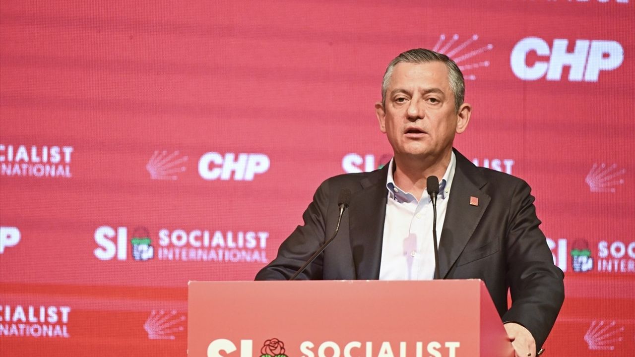 Sosyalist Enternasyonal Toplantısı'nda Özgür Özel'den Açıklamalar