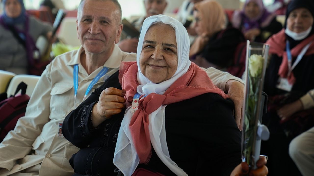 Suudi Arabistan Büyükelçisi, Hacı Adaylarını Esenboğa'da Uğurladı