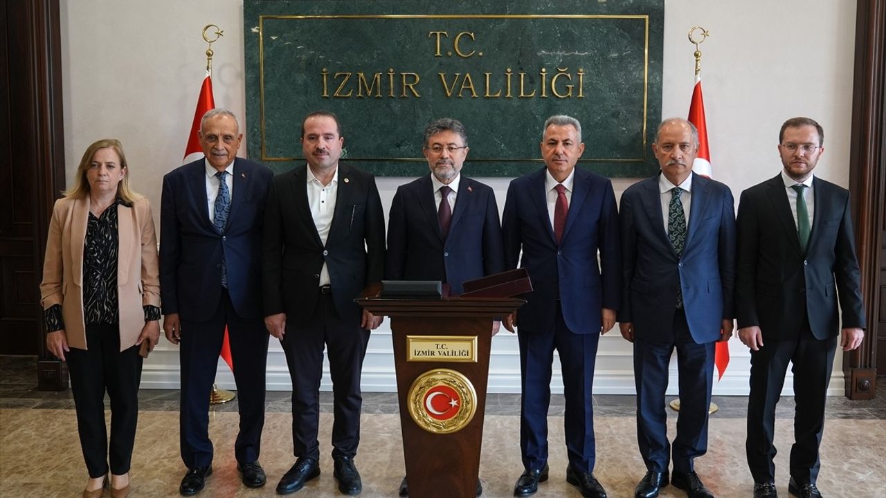 Tarım ve Orman Bakanı İzmir'de Valiliği Ziyaret Etti