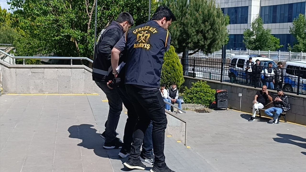 Tekirdağ'da Bıçaklı Kavga: 17 Yaşındaki Genç Ağır Yaralandı