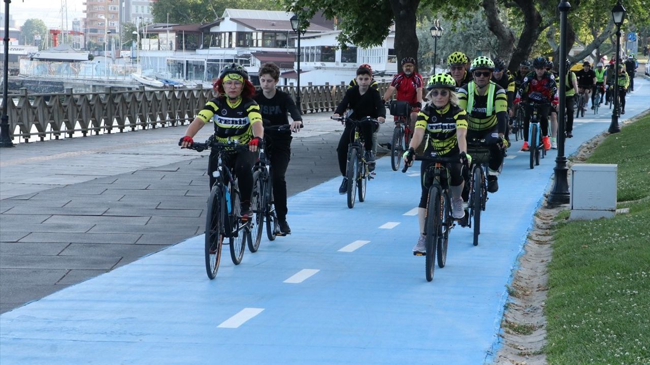 Tekirdağ'da Bisiklet Tutkunlarından Sessiz Sürüş Etkinliği