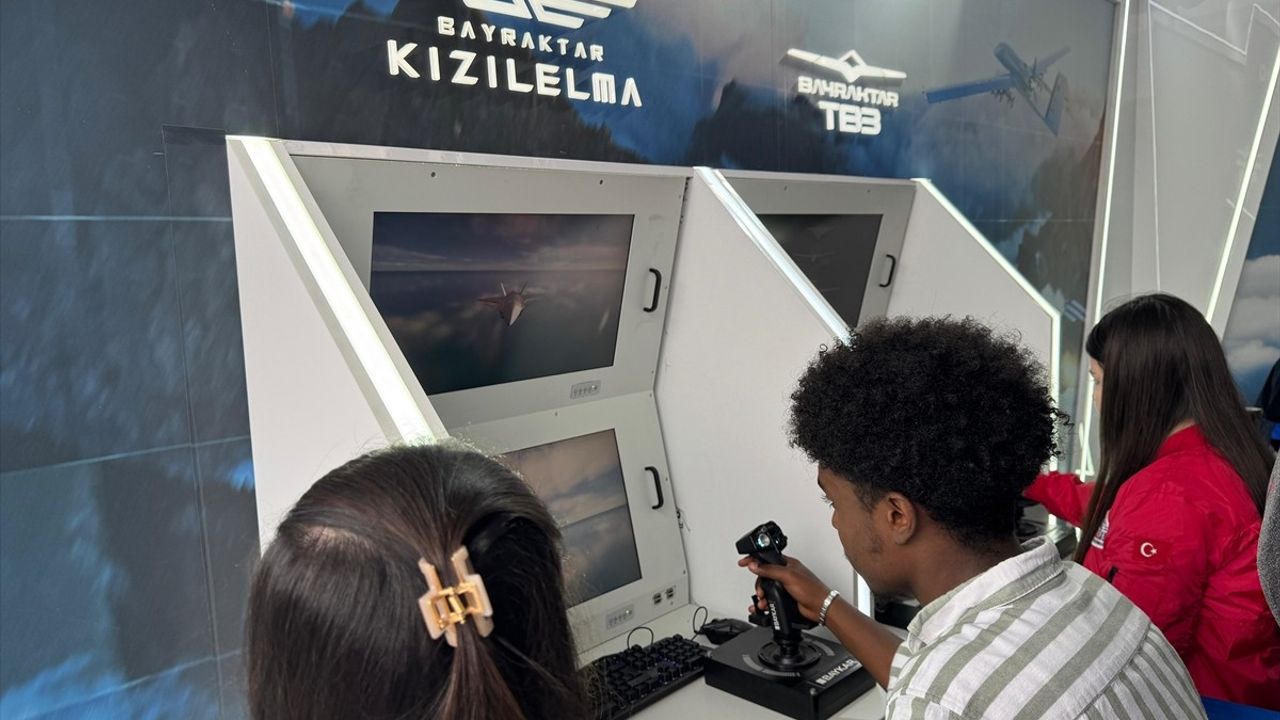 TEKNOFEST KKTC'de Baykar İHA Simülasyonları Deneyimleniyor