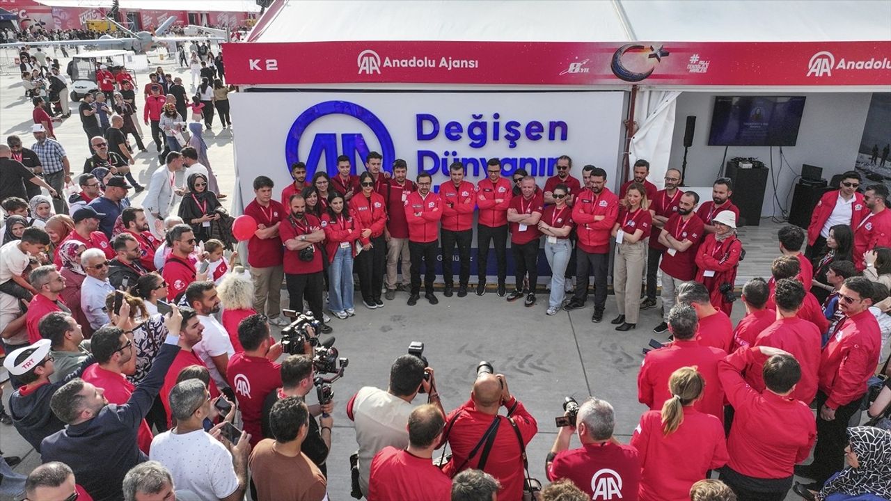 TEKNOFEST'te Önemli Ziyaret: Selçuk Bayraktar Anadolu Ajansı'nı Ziyaret Etti