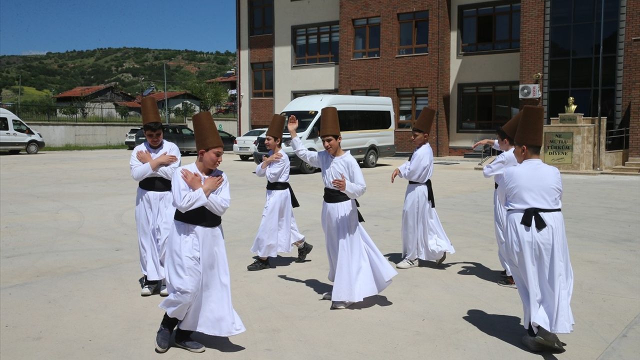 Tokat'ta Özel Öğrencilerden Semazen Gösterisi Hazırlığı