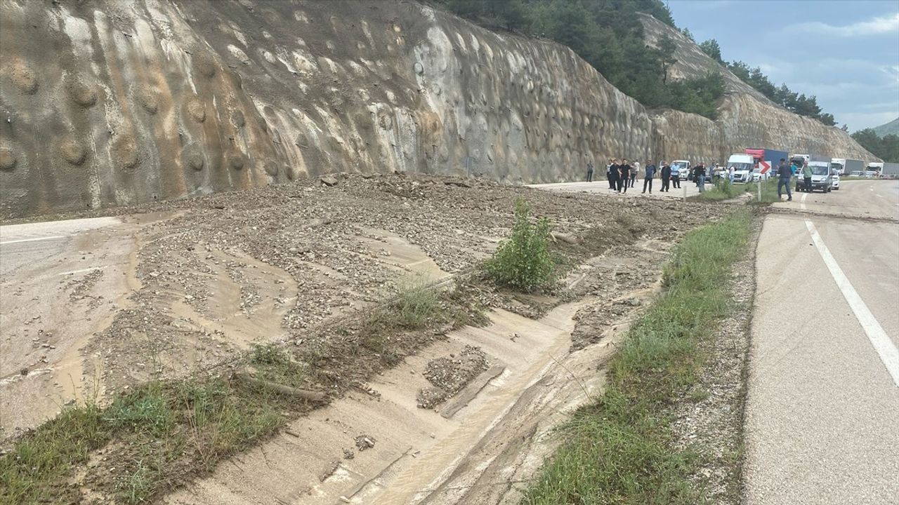 Tokat'ta Ulaşıma Kapalı Yol Yeniden Açıldı