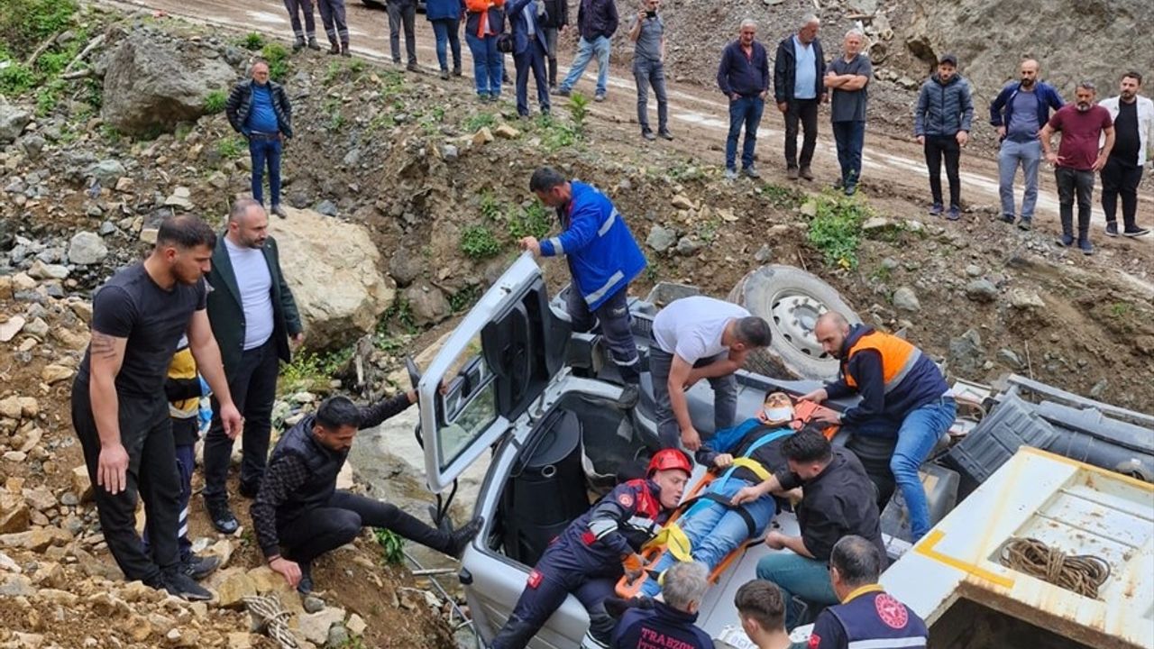 Trabzon'da Kamyon Kazası: Sürücü Yaralandı