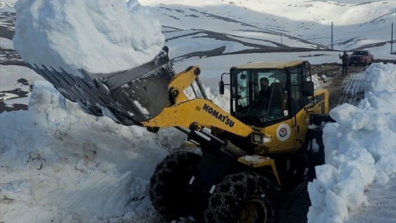 Trabzon'da Karla Mücadele Çalışmaları Sürüyor