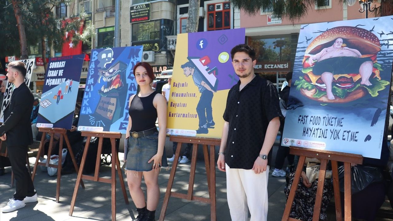 Trabzon'da Sanatla Bağımlılığa Dikkat Çekildi