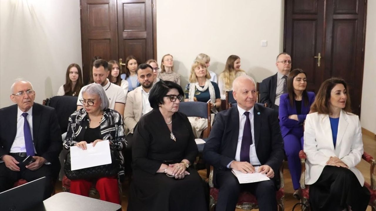 Türk Akademisi Polonya'da Sadık Bey Ağabeyzade'yi Anmak İçin Bir Araya Geldi
