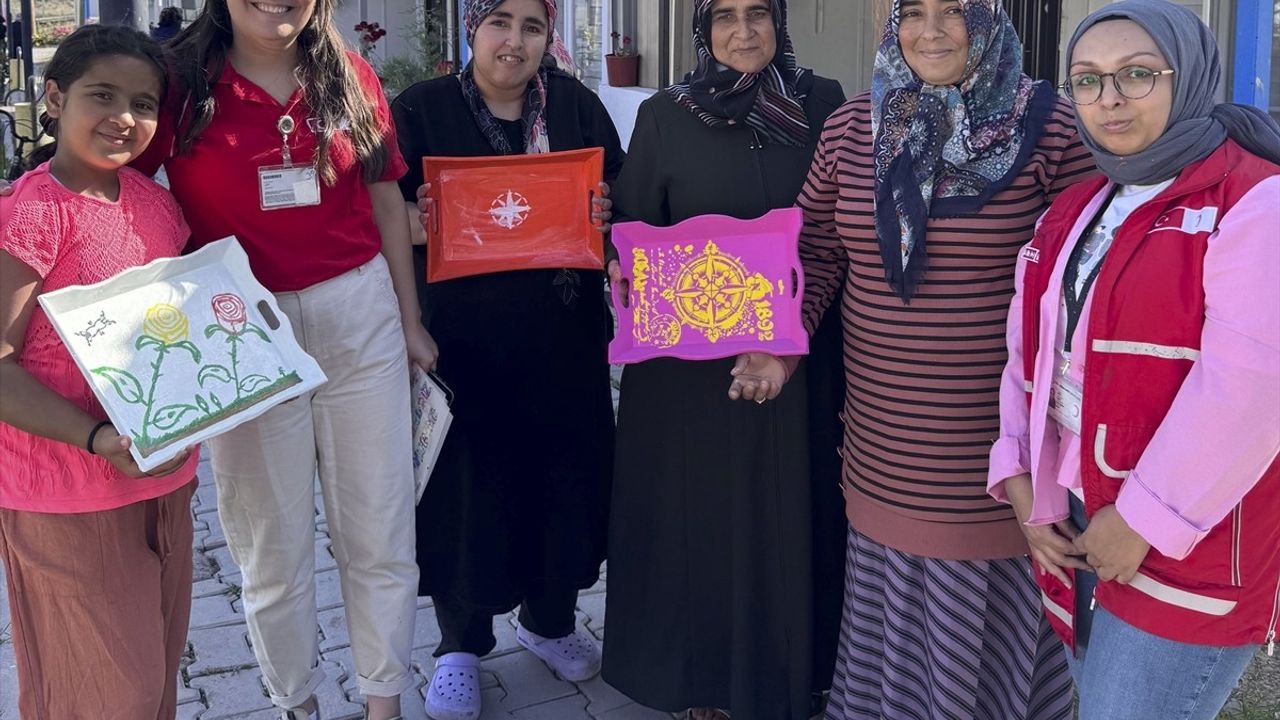 Türk Kızılay Anneler Günü'nde Deprem Bölgesinde Etkinlikler Düzenledi