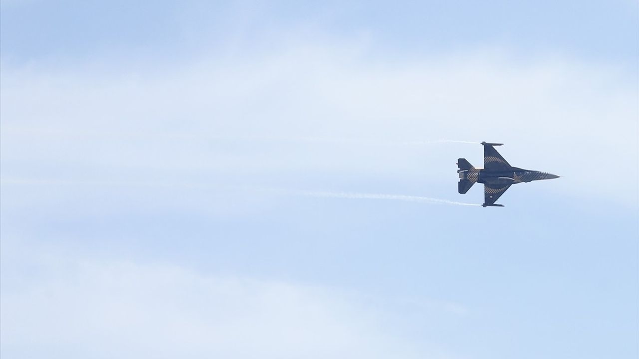 Türk Yıldızları ve SOLOTÜRK Samsun'da Prova Uçuşu Gerçekleştirdi