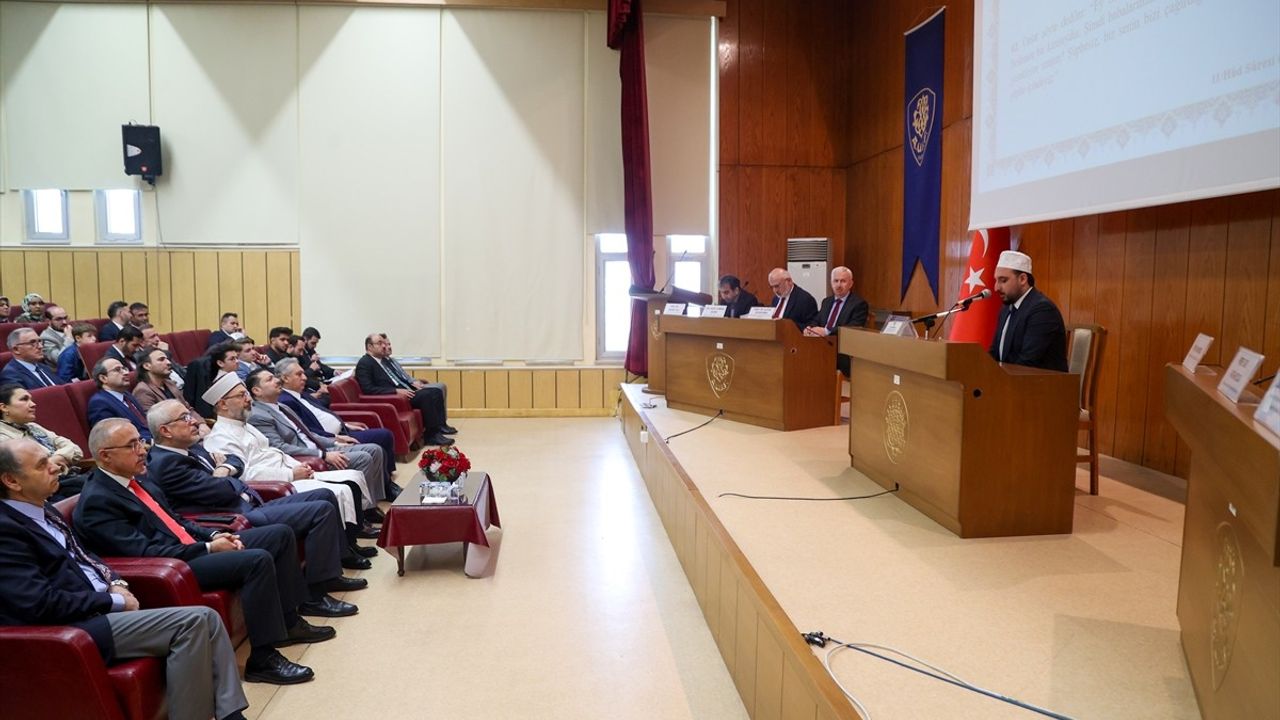 Türkiye'de 10. Uluslararası Kur'an-ı Kerim'i Güzel Okuma Yarışması Düzenlendi