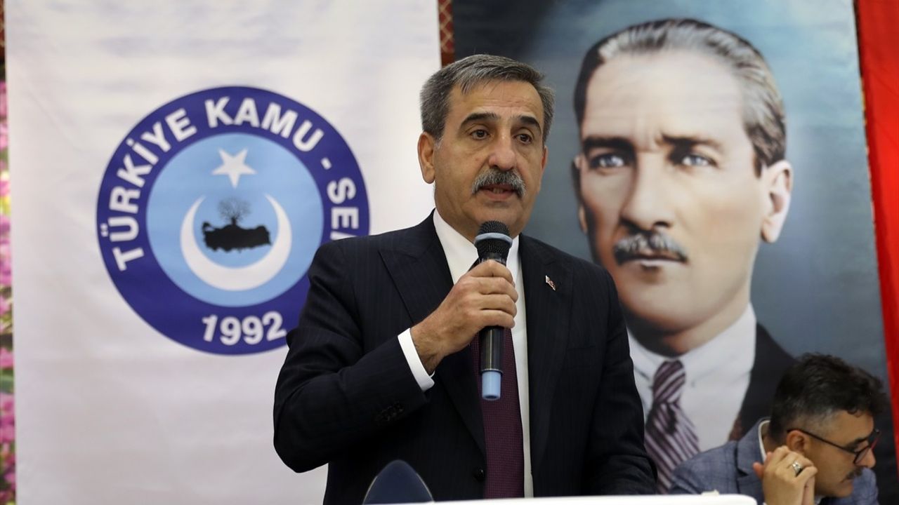 Türkiye Kamu-Sen Genel Başkanı Önder Kahveci Iğdır'da
