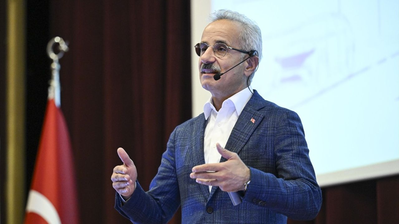 Ulaştırma Bakanı Uraloğlu, Yeni Demiryolu Projesini Duyurdu