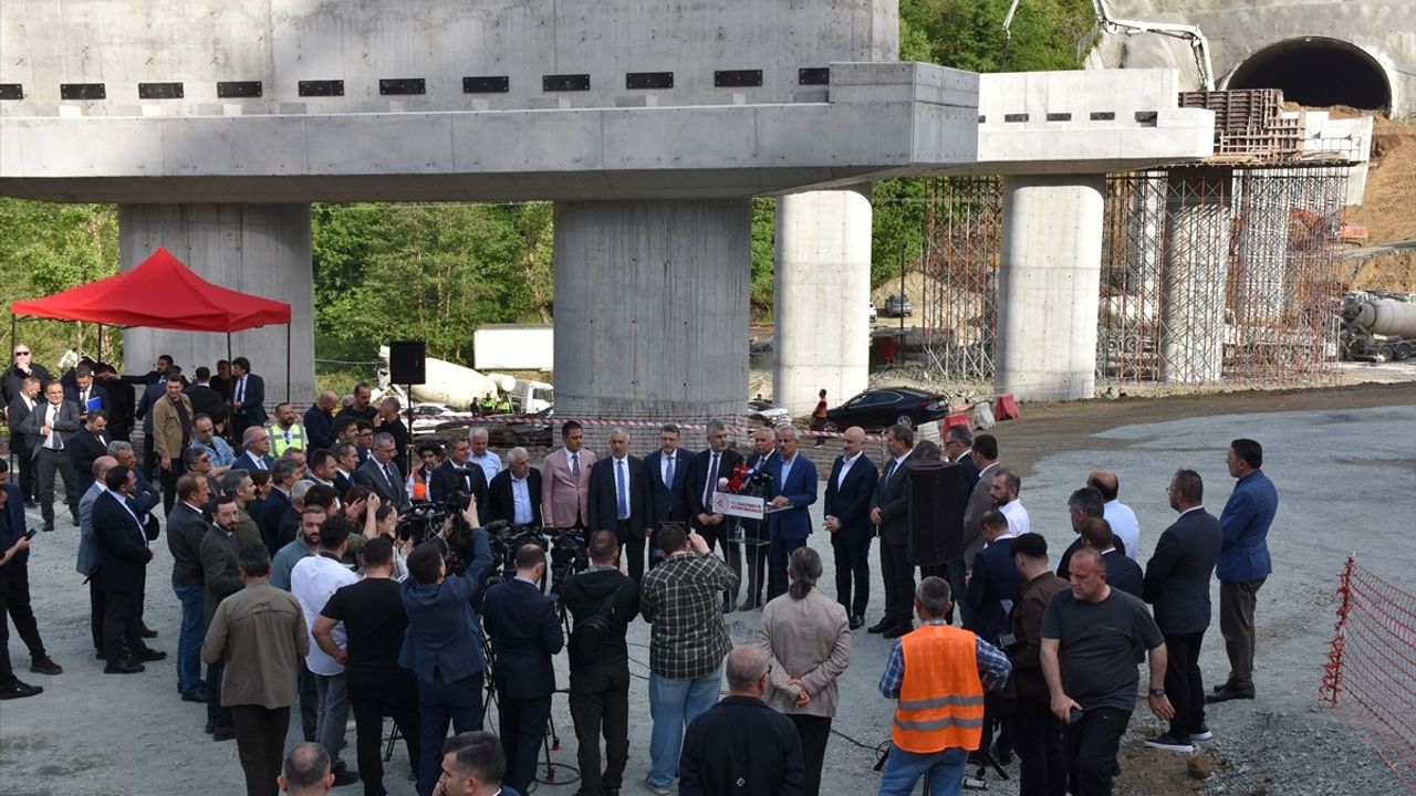 Ulaştırma ve Altyapı Bakanı Uraloğlu'ndan Trabzon Projeleri Açıklaması