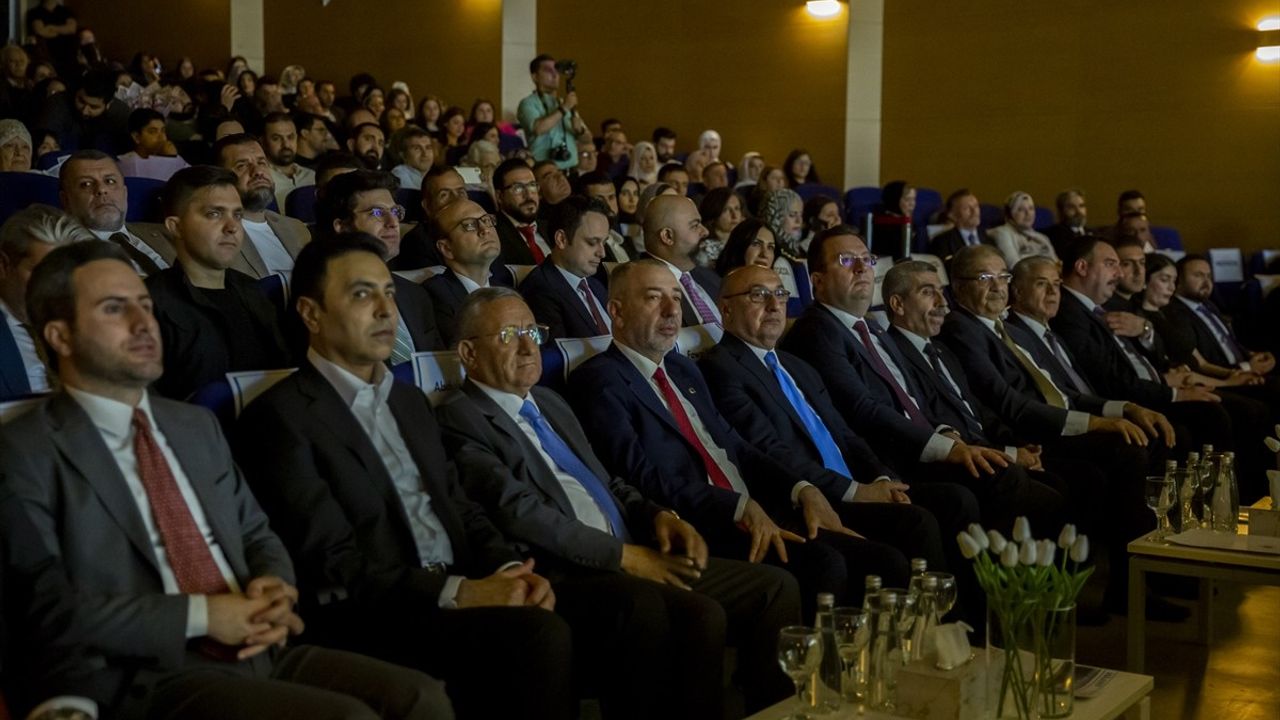 Uluslararası Maarif Okulları'nda Mezuniyet Sevinci