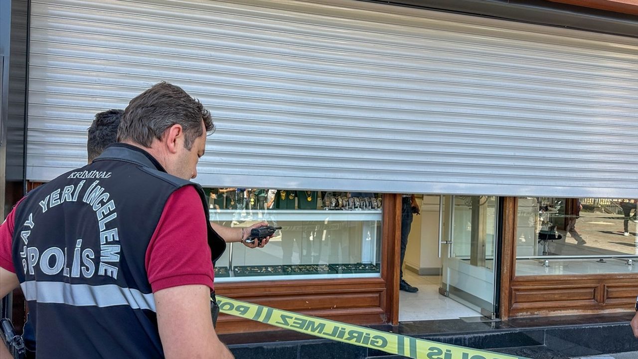 Uşak'ta Kuyumcuya Silahlı Saldırı: 1 Tutuklama
