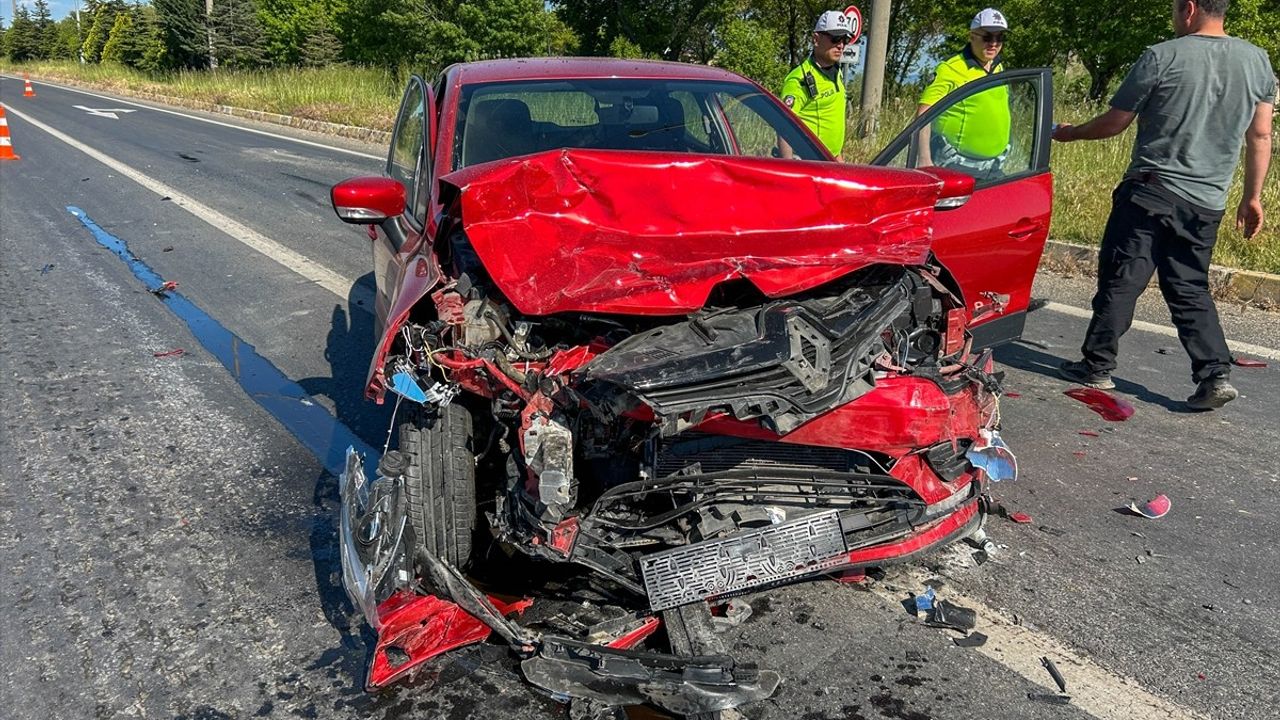 Uşak'ta Zincirleme Trafik Kazası: 7 Yaralı