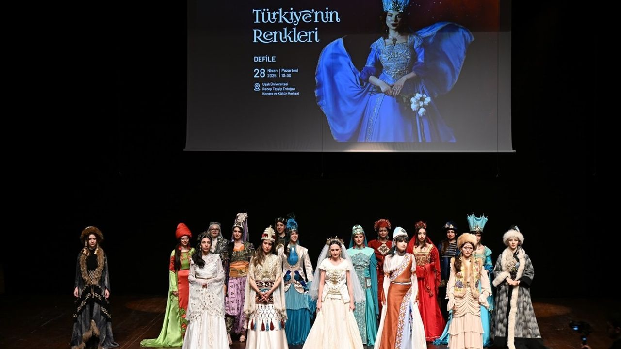 Uşak Üniversitesi, AB Acil Sağlık Ekibi için Kıyafet ve Teçhizat Üretiyor