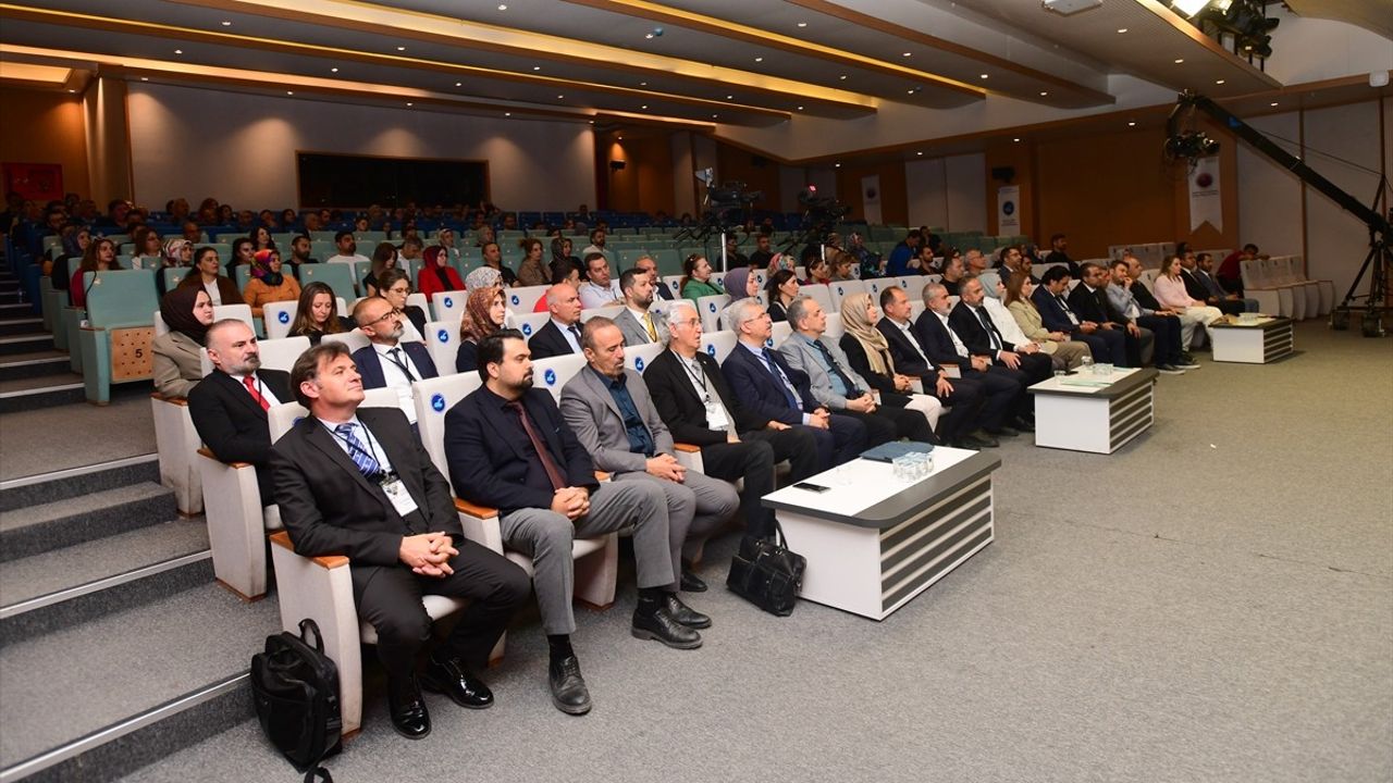 Van'da Sağlık Hizmetlerinde Kalite ve Akreditasyon Sempozyumu Düzenlendi