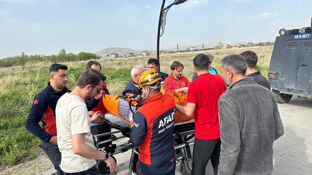 Van Kalesi'nde Düşen Kadın Hastaneye Kaldırıldı