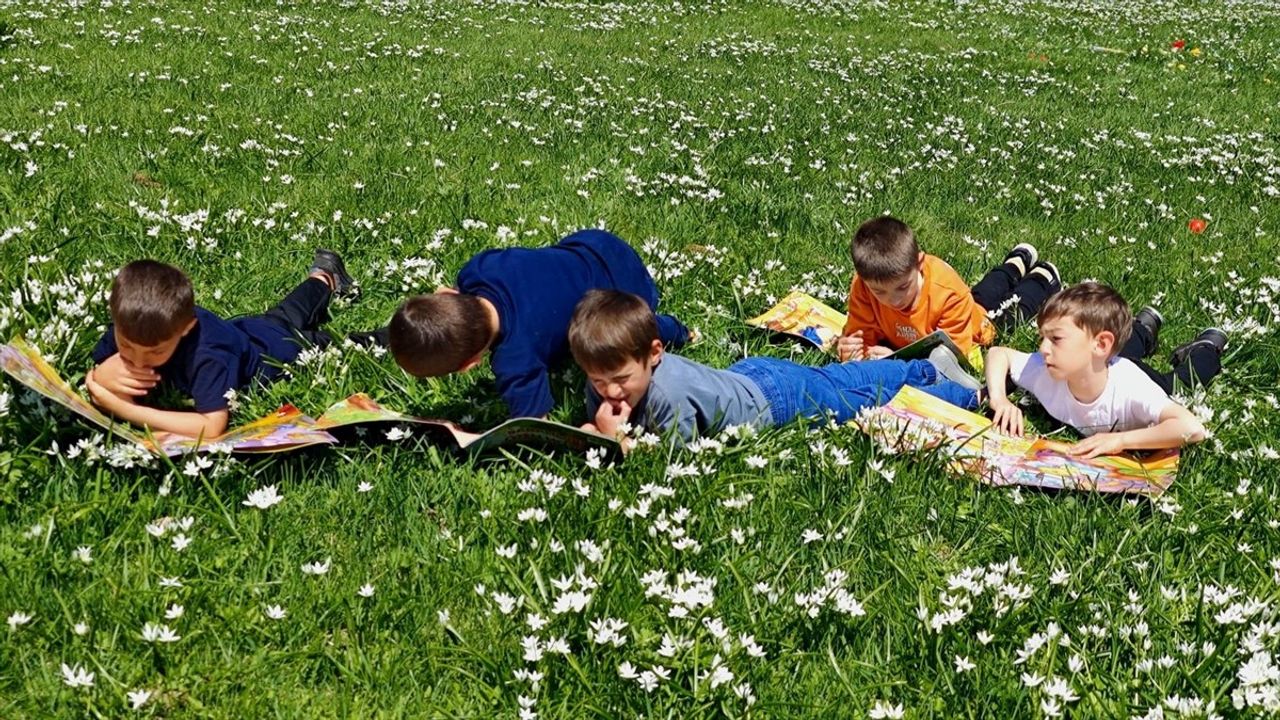 Yayla Çiçekleri Arasında Kitap Okuma Etkinliği
