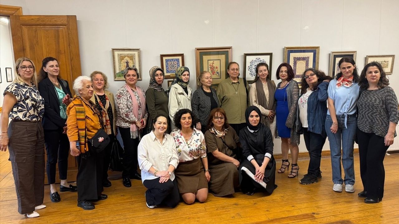 Zehra Çağlı'nın "Gönül Fırçasından" Sergisi Zeyrek Akademi'de Açıldı