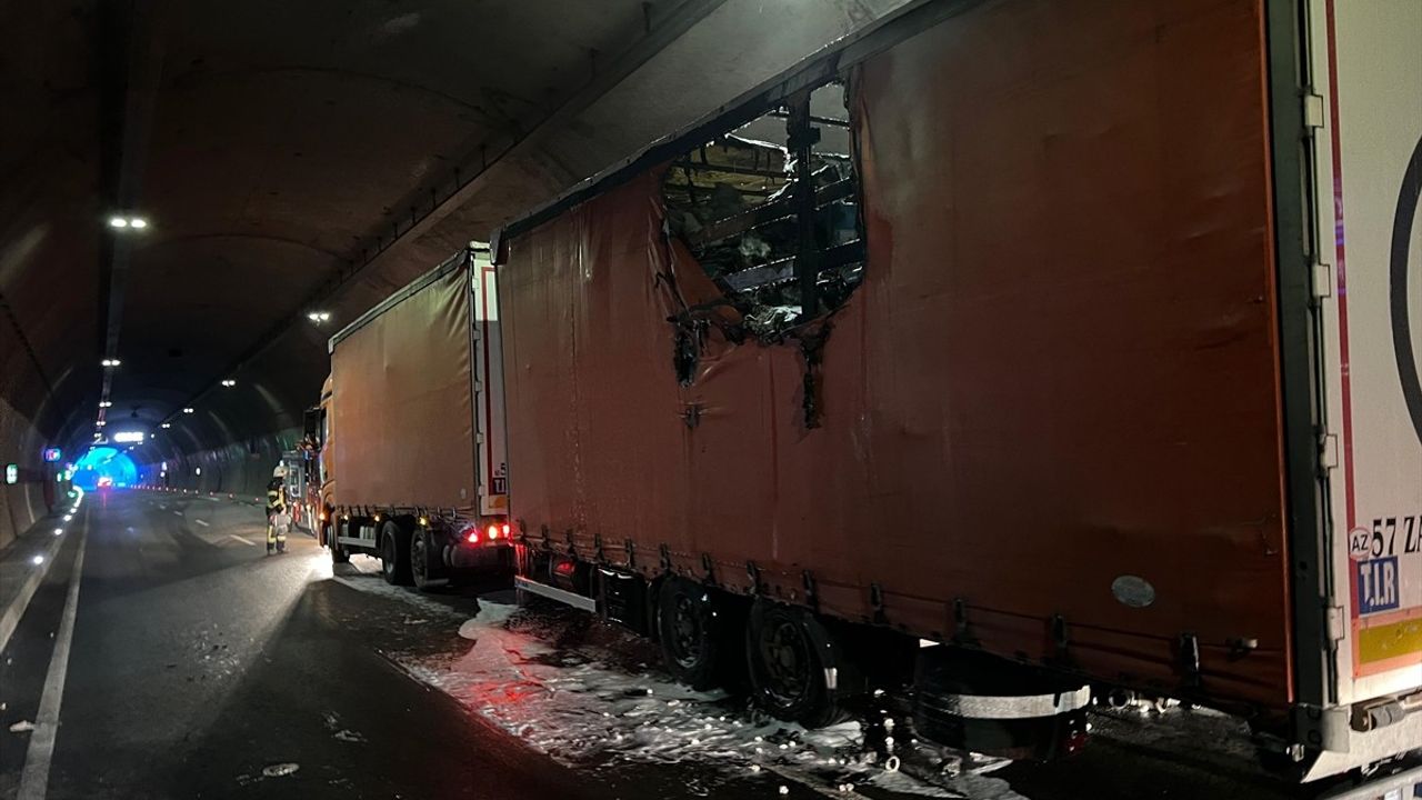 Zigana Tüneli'nde Tır Yangını: Araçta Hasar Oluştu