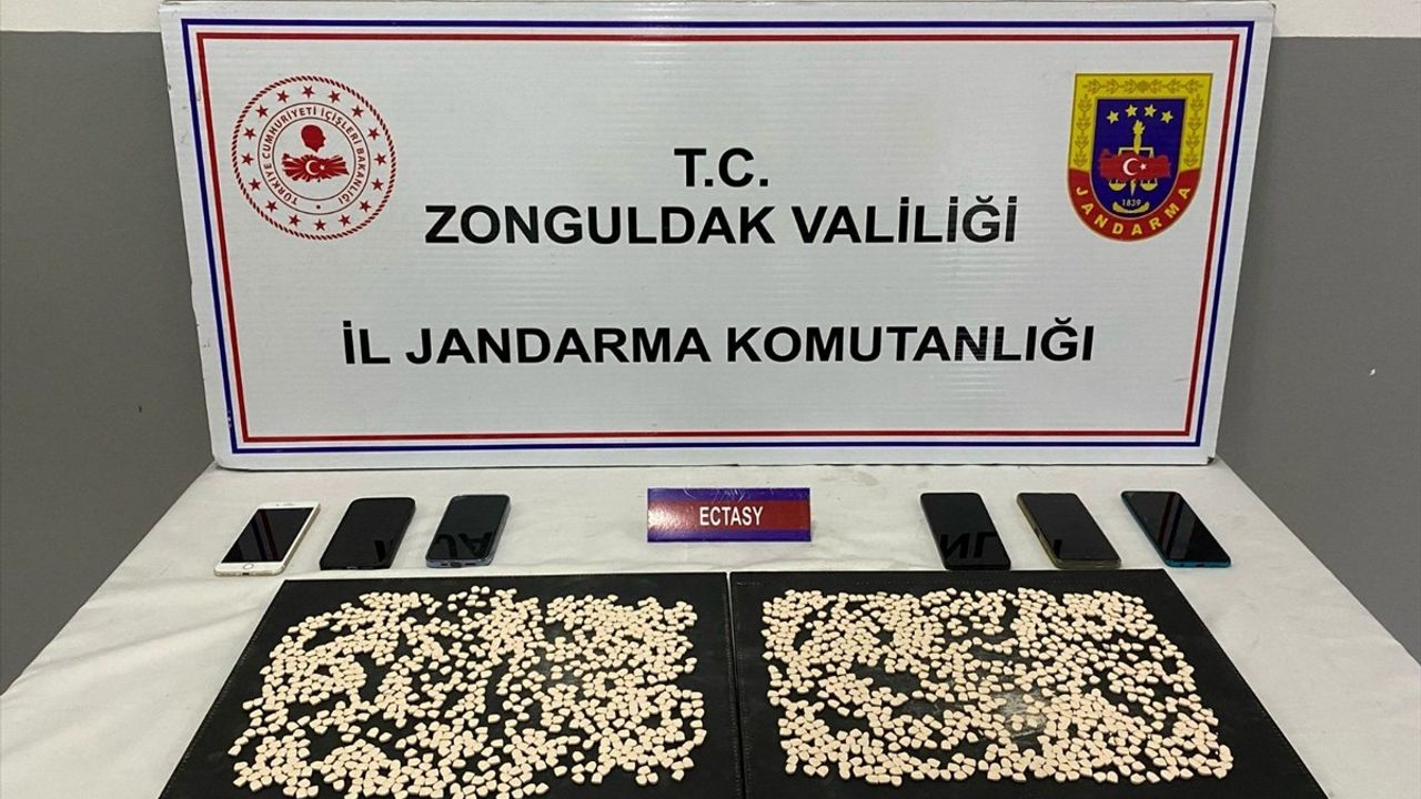 Zonguldak'ta Uyuşturucu Operasyonunda 4 Kişi Tutuklandı