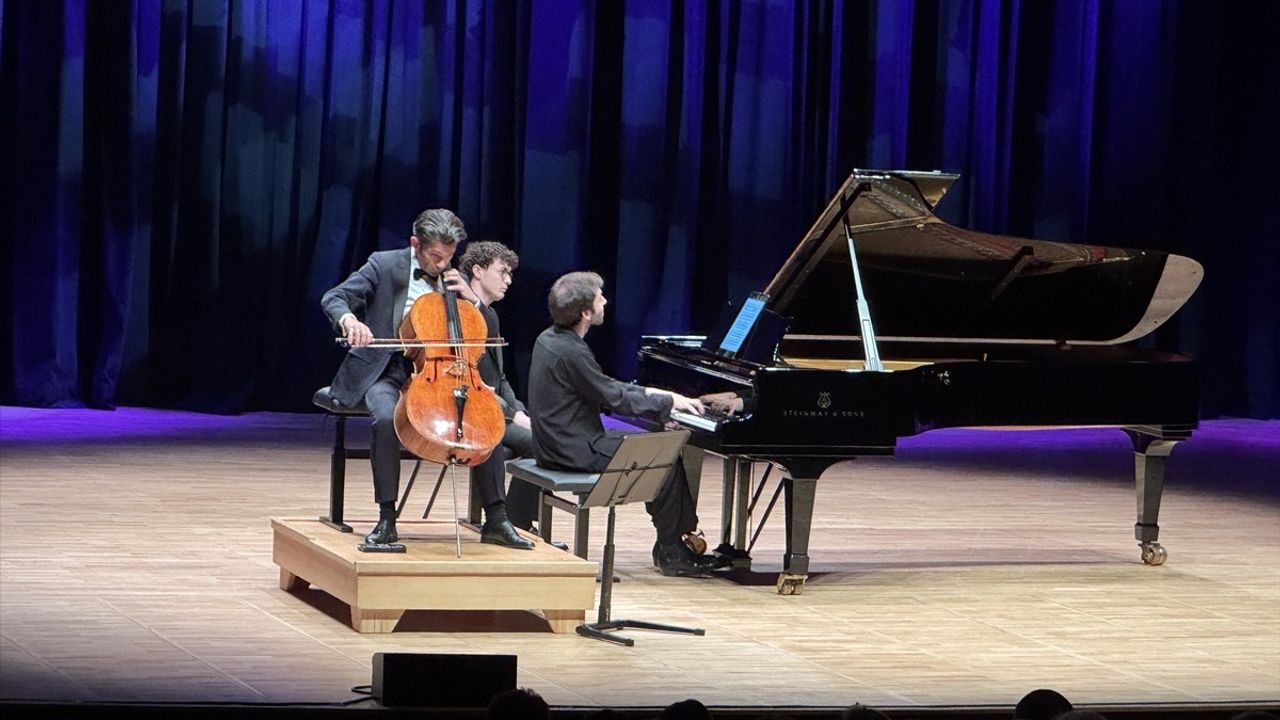 53. İstanbul Müzik Festivali'nde Gautier Capuçon ve Alexandre Kantorow Sahne Aldı