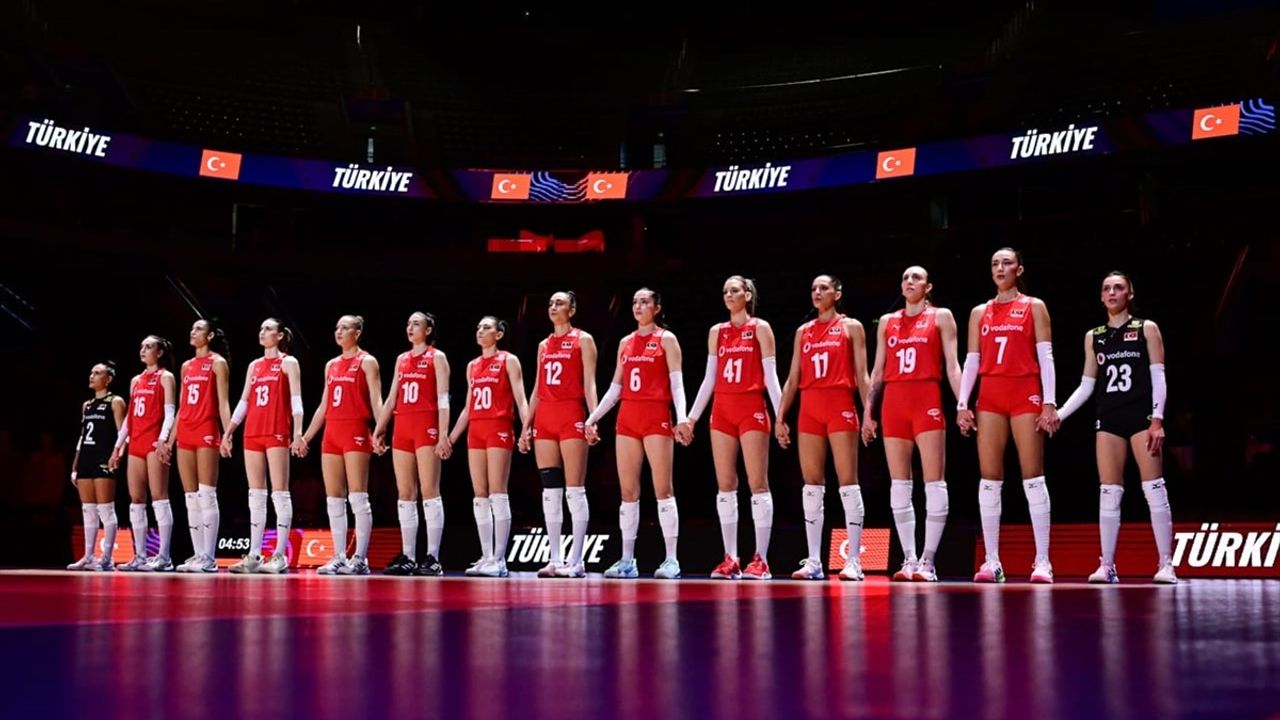 A Milli Kadın Voleybol Takımı İlk Maçında Fransa'yı Yendi