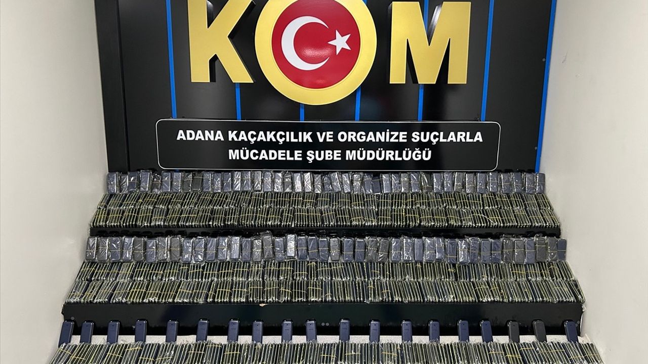 Adana'da Gümrük Kaçağı Cep Telefonu ve Güneş Gözlüğü Ele Geçirildi