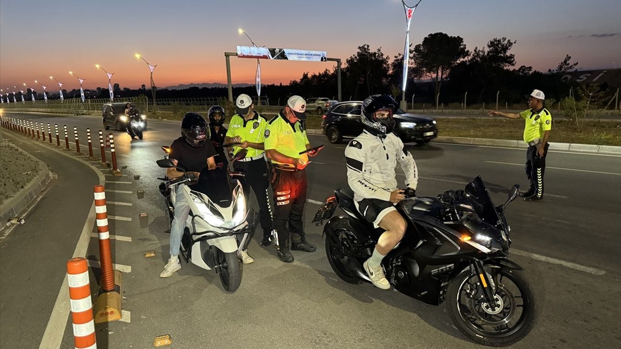Adana'da Motosiklet Denetimi: 16 Araç Trafikten Men Edildi